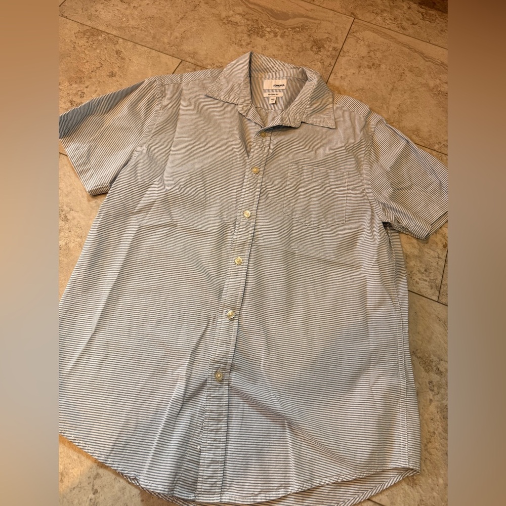 Men’s short sleeve button down